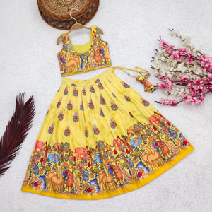 สินค้ามาใหม่ Shoryam Fashion ชุดเดรสเด็กผู้หญิงแบบเย็บสำเร็จพิมพ์ลายดิจิทัลสีเหลือง ชุดเลเฮนกาโชลียาวกรอมพื้น สำหรับงานปาร์ตี้และงานพิธีแบบดั้งเดิม - Product Image 2