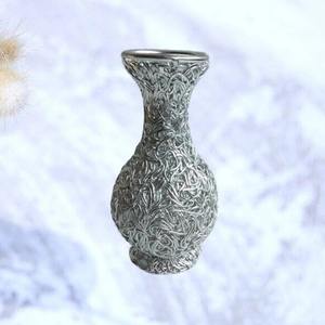 Florero de Metal Pulido Diseñado para Interiores Orientados que Presenta una Forma Artesanal Atractiva para la Decoración Navideña - Product Image 4