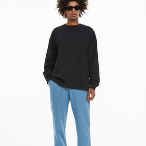 OEM personalizado negro pantalones de correr de gran tamaño para los hombres de moda de invierno de pista de sudor con cremallera hecha de lona - Product Image 1