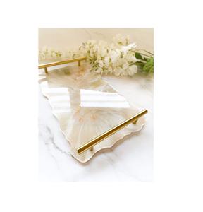 Plateaux décoratifs en résine avec motifs métalliques et végétaux pour une décoration intérieure élégante et une utilisation moderne sur table à manger - Product Image 1