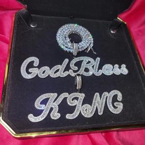 Colgante de Plata 925 Chapado en Oro con Diamante Moissanita Corte Baguette de Lujo, Personalizado con Nombre para Mujer, de Fabricante Indio - Product Image 3