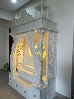Temple hindou en marbre blanc pur, sculpté à la main, de forme Taj Mahal moderne, conçu sur mesure pour la salle de prière domestique, espace de Puja intérieur durable et idéal.