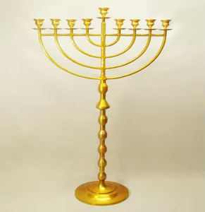 Menorahs en métal festives pour l'achat en gros magnifiquement conçues, parfaites pour décorer les maisons et les religieux par décor impex - Product Image 1