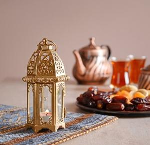 โคมไฟโลหะวินเทจพร้อมแสงเทียน LED อบอุ่น ดีไซน์ฉลุลายประณีต ทนทาน เหมาะสำหรับตกแต่งโต๊ะในบ้านในช่วงเทศกาล - Product Image 5