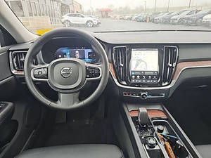 Volvo V60 Cross Country B5 Plus 2025 Usado en Excelentes Condiciones - Product Image 2