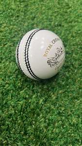 Venta al por mayor Senior Cricket Balls 156G Test Match Hard Balls con cuero blanco para juego profesional - Product Image 2