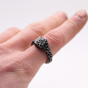 Bague de mariage vintage en argent sterling 925 faite à la main, pour fiançailles et anniversaire, style organique unisexe robuste, fabriquée en Turquie - Product Image 6