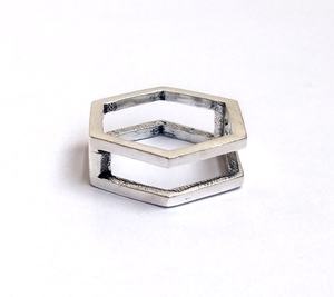 Design hexagonal bague unie couleur or argent et laiton - Product Image 2