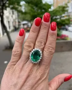 แหวนแต่งงานทรงโอวอล 5.00 กะรัต ประดับเพชรโมอิสซาไนต์ วงแหวนเงินแท้ 925 - Product Image 4