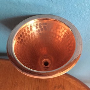 Entonnoir en cuivre pour un transfert de liquide facile et sans déversement, design artisanal, idéal pour la cuisine, le bar et l'usage domestique - Product Image 5