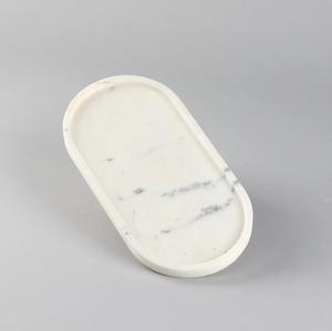 Plateau de service en marbre blanc de forme irrégulière fabriqué par un fabricant de confiance pour les cadeaux de mariage avec un beau motif de feuille - Product Image 4