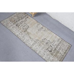 Alfombra Pequeña Vintage de 2x4.8 pies, Alfombra Turca de Lana Beige con Bordes - Product Image 4