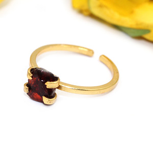 Bán Buôn Cổ Điển Tự Nhiên Thô Màu Đỏ Đá Garnet 7Mm Prong Thiết 22K Mạ Vàng Xếp Chồng Nhẫn Đồ Trang Sức Bằng Đồng Cô Gái Cho Phụ Nữ - Product Image 1