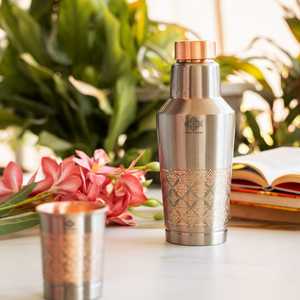 Bouteille en cuivre finition antique de 1350 ml avec <span class=keywords><strong>sac</strong></span> à eau chaude en verre semi-embouti gravé pour <span class=keywords><strong>le</strong></span> remplissage d'eau - Product Image 6