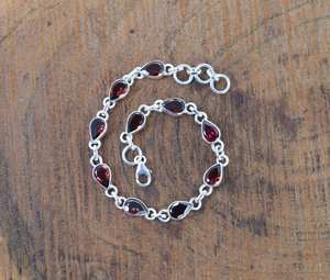 Bracelet en argent sterling avec grenat rouge, fait à la main, réglable, bijoux en pierres précieuses, bracelet élégant, cadeaux pour femmes - Product Image 1