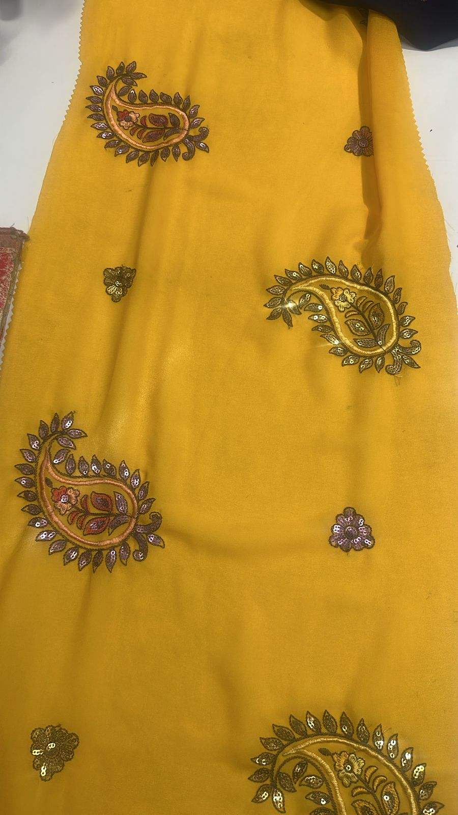 สีเหลือง