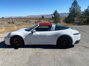 Porsche 911 Targa 4 GTS 2024, Transmisión Manual de 7 Velocidades, Motor de 6 Cilindros en Línea Twin-Turbo de 473 hp, Tracción en las Cuatro Ruedas, Paquete Premium, Sin Modificaciones - Product Image 3
