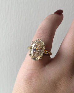 Anillo de Compromiso de Plata de Ley 925 con Moissanita de Corte Ovalado de 7 Quilates, Engaste de Halo Oculto, Estilo Moderno y Lujoso, Sin Color, para Mujer - Product Image 3