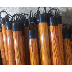 Mango de escoba de madera de eucalipto, cerdas suaves, diseño de madera de grano recubierto de PVC barato a granel para palo de madera de café - Product Image 2