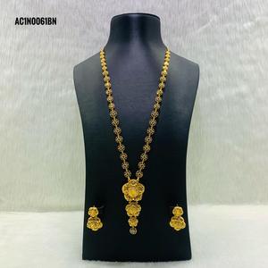 Conjunto de collar chapado en oro de diseñador - Product Image 1