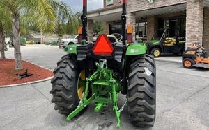 Tractor Retroexcavadora John Deere 4052M 4WD Modelo 2023 con Capacidad de Carga de 200 Toneladas, Motor CAT, Equipo Agrícola - Product Image 6