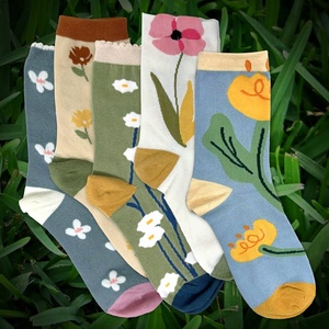 Calcetines de algodón para mujer con diseño floral Material transpirable suave Logotipo personalizado Desechable para uso diario y regalos - Product Image 5