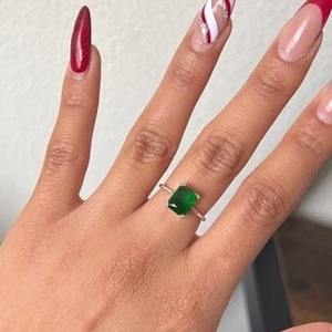 Bague en or jaune massif 14 carats avec pierre précieuse en moissanite taille émeraude, style classique, cadeau d'anniversaire, de mariage ou d'anniversaire - Product Image 6