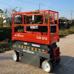 Plateforme de travail en hauteur à ciseaux électriques [Skyjack] - Équipement d'accès industriel alimenté par batterie - Élévateur de chantier - 250 kg - Product Image 2