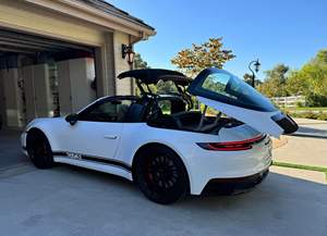Porsche 911 Targa 4 GTS 2023 Inspeccionado, Transmisión Manual de 7 Velocidades, Tracción en las Cuatro Ruedas, Equipamiento de Alta Gama, Envoltura Exterior Blanca - Product Image 4