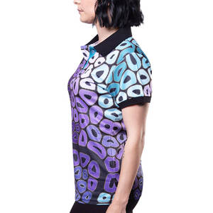 Chemises polo sublimées à deux boutons pour femmes, 100 % polyester, noir rose, motif 3D, design sportif - Product Image 4