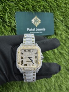 นาฬิกาข้อมือแฟชั่นหรูหราสไตล์วินเทจ ตัวเรือนสแตนเลสสตีลสองสี ประดับเพชรโมอิสซาไนต์ VVS1 คริสตัลแซฟไฟร์ ระบบอนาล็อก ดีไซน์ฮิปฮอป - Product Image 4