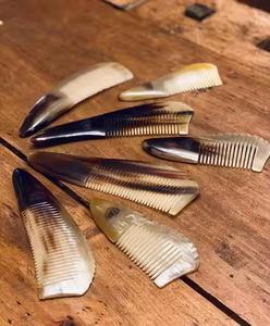 หวีฮอร์นควายธรรมชาติสีธรรมชาติหวีแตรป้องกันไฟฟ้าสถิตย์สำหรับเป็นของขวัญวันหยุดจากงานฝีมือจันทร์เสี้ยว - Product Image 3