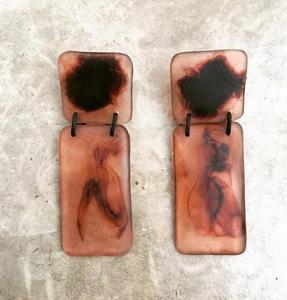 Pendientes de Resina de Estilo Elegante, Pendientes Rectangulares de Resina Artística OEM, Color Marrón Desnudo, Tinta Negra, Abstractos, de Moda, al por Mayor al Mejor Precio - Product Image 1