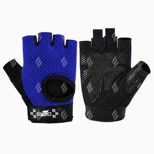 ถุงมือออกกำลังกายอเนกประสงค์ที่มีดีไซน์แบบครึ่งนิ้ว แผ่นรองเพิ่มการยึดเกาะ ยืดหยุ่นพอดี และสายรัดข้อมือที่สวมใส่สบาย - Product Image 1