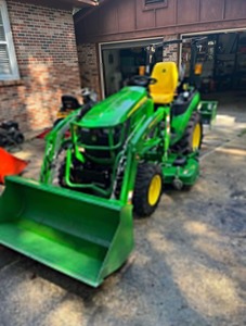 John Deere Tractor 2025R 4x4 Wheel Tractor Utility Lawn Mower with 4WD E-Hydro Front Head Loader Now Available for Sale - Product Image 4