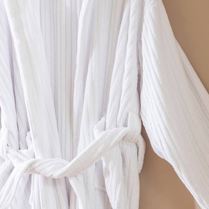 Peignoir turc à pompons blanc, à capuche, 100% coton - Product Image 4