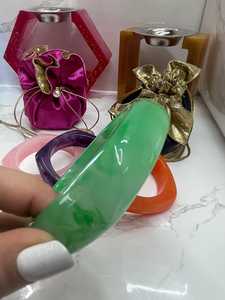 Brazaletes de resina de calidad superior con elementos naturales incrustados, flores secas hechas a mano, hojas, para una declaración de moda única - Product Image 3