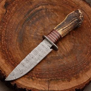 มีดโบวี่ทำมือจากเหล็กดามัสกัส สำหรับการล่าสัตว์และเอาตัวรอดกลางแจ้ง |   มีดใบตายแบบฟูลแทง ด้ามทำจากเขากวาง พร้อมปลอกหนัง |   ผู้ผลิตอุปกรณ์ดั้งเดิม - Product Image 5