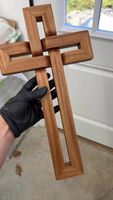Croix religieuse carrée en bois massif de qualité supérieure |   Qualité artisanale durable |   Design moderne |   Support mural |   Approvisionnement en gros