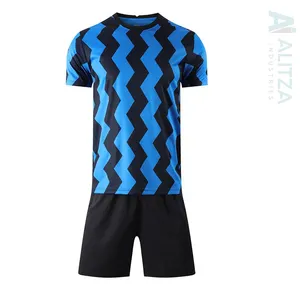 Custom Design Sublimatie Gedrukt Voetbal Uniform Set Voetbal Jersey Oem Topkwaliteit Professionele Sport Retro Jersey