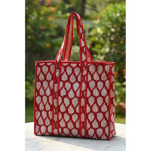 Sac fourre-tout en coton rouge pour femme, style bohème, motif feuille de paix, broderie lettre, chaînes, grande capacité, usage quotidien, fermeture ouverte, tendance - Product Image 1