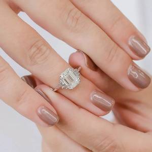 Bague en diamant de laboratoire taille émeraude certifiée IGI Or blanc 14K 18K Bijoux de fiançailles Fabricant en gros - Product Image 5