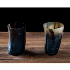 Copa Vikinga Hecha a Mano con Diseños de Animales y Religiosos, Cuerno Natural con Acabado Pulido - Product Image 3