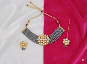 Hermoso Collar de Gargantilla de 7 Capas con Cuentas Étnicas de Estilo Antiguo, Pulido Dorado Intenso, Piedras Kundan Blancas, Ideal para Fiestas - Product Image 4