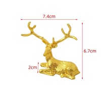 Figurine de cerf finie en or de luxe Sculpture animale élégante en bois parfait pour la décoration de table de Noël, le mariage et l'affichage à la maison