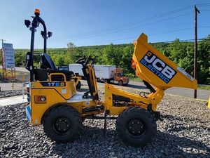 Chargeuse frontale JCB 1T-2E d'occasion, 4x4, mini-remorque benne - Product Image 4