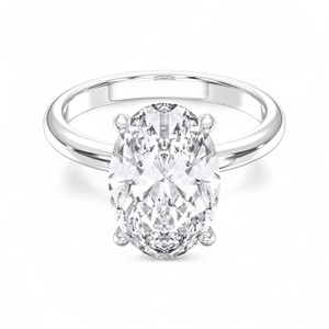 Bague de fiançailles solitaire en platine pour femme taille ovale 4.20 carats E-F/VVS-VS Moissanite - Product Image 1