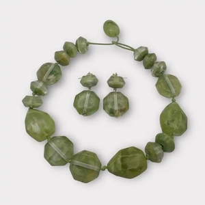 Collar de resina ecológico personalizable para mujer, estilos de moda con piedra principal de perla disponible en colores y diseños personalizados - Product Image 1