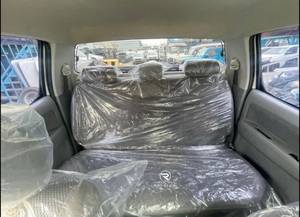 Camioneta Usada Toyota Hilux Vigo Doble Cabina 3.0 -4D Turbo Diésel 4WD Manual con Volante a la Derecha, Año 2015 |   Listo para Exportar - Product Image 4
