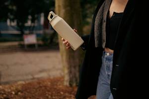 MiiR Tasse de voyage isotherme en acier inoxydable sans BPA 16 oz à large ouverture, style américain, portable - Utilisation polyvalente, emballage recyclé - Product Image 4